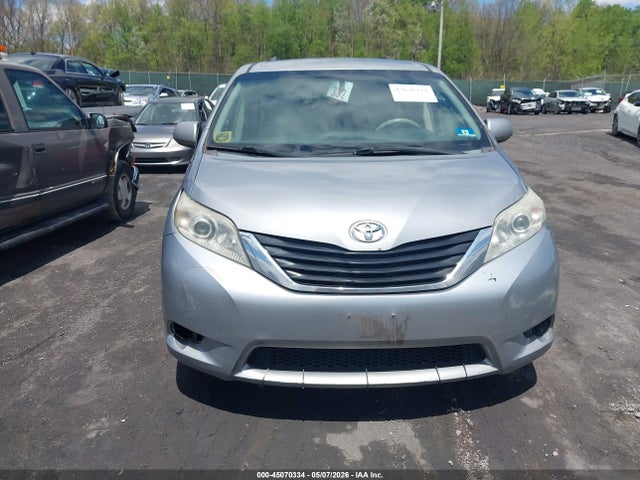 Toyota Sienna Le V6 8 Passenger