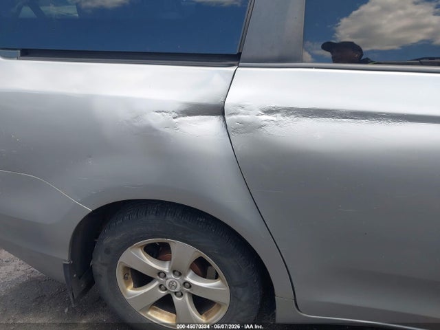 Toyota Sienna Le V6 8 Passenger
