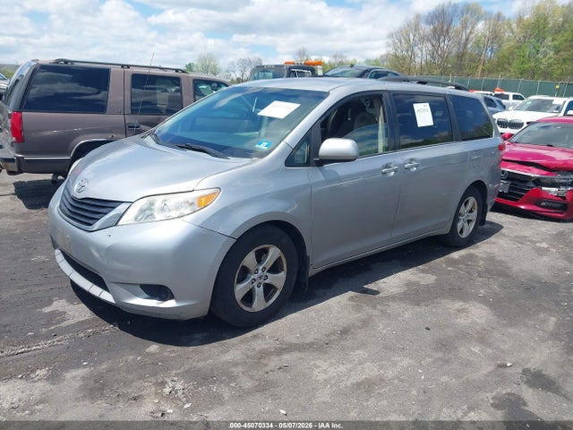 Toyota Sienna Le V6 8 Passenger