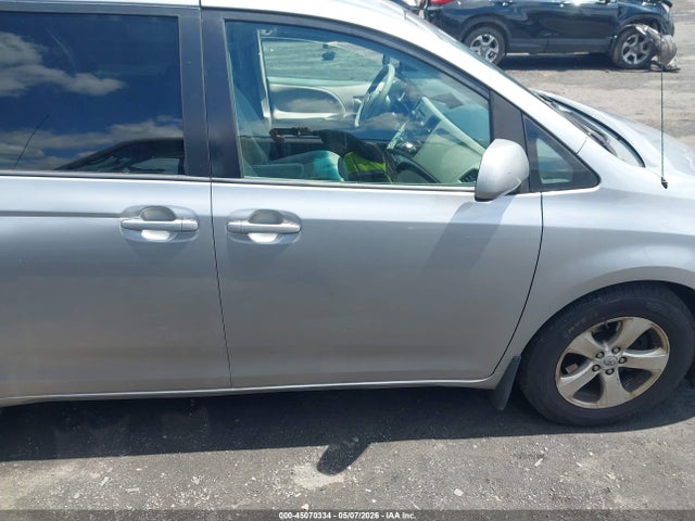 Toyota Sienna Le V6 8 Passenger