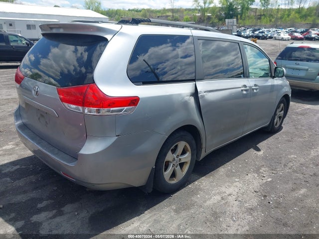 Toyota Sienna Le V6 8 Passenger