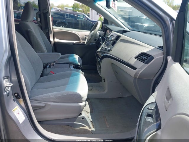 Toyota Sienna Le V6 8 Passenger