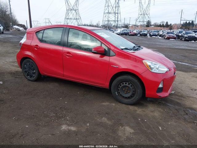 Salvage Toyota Prius c Image