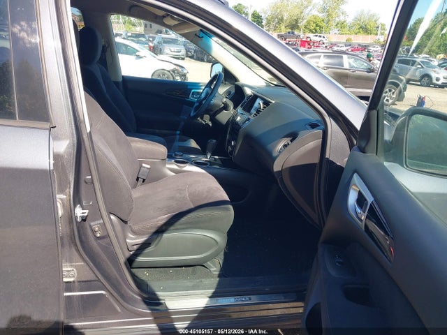 Nissan Pathfinder S