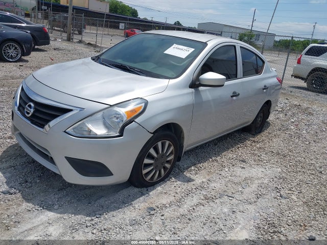 Nissan Versa 1.6 S+