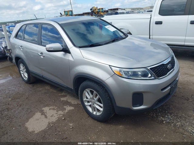 Salvage Kia Sorento Image