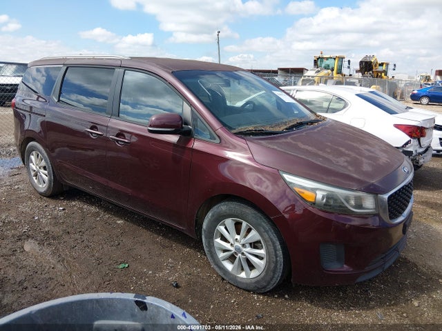 Salvage Kia Sedona Image