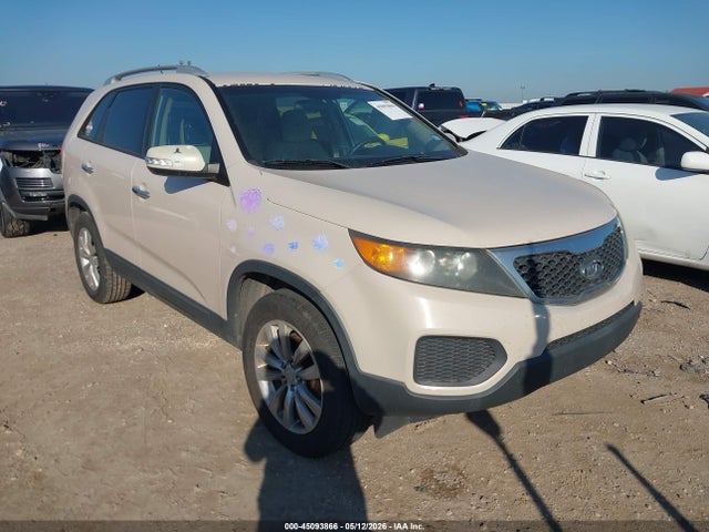 Salvage Kia Sorento Image