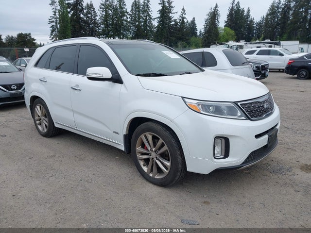 Salvage Kia Sorento Image