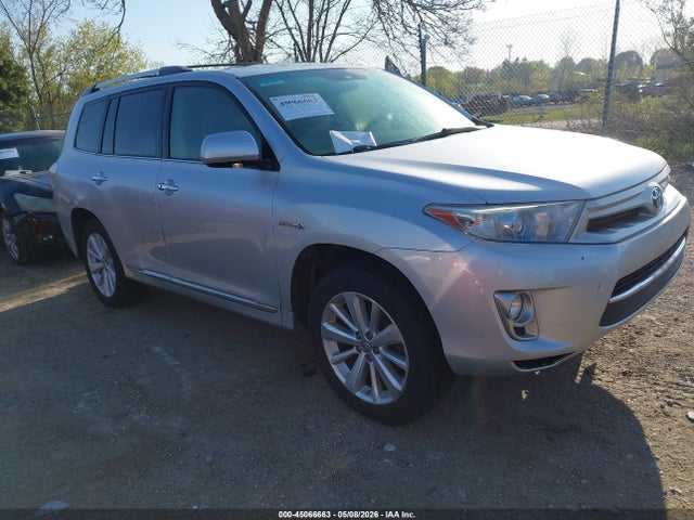 Salvage Toyota Highlander Image