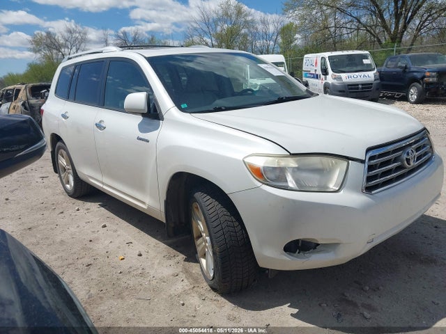 Salvage Toyota Highlander Image