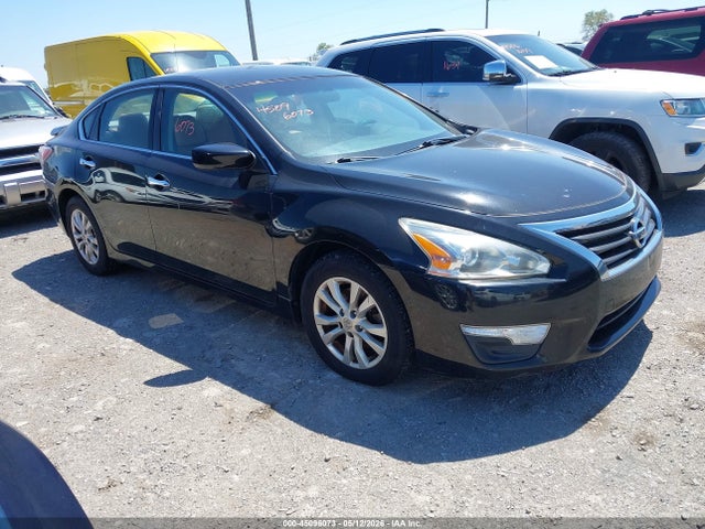 Salvage Nissan Altima Image