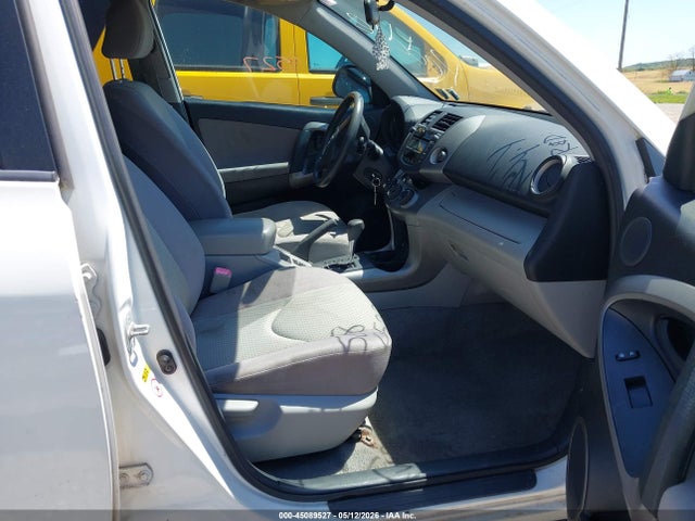Toyota RAV4 Base V6