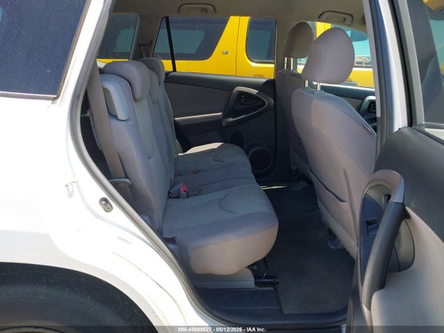 Toyota RAV4 Base V6