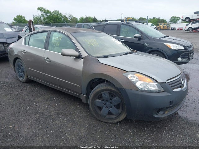 Salvage Nissan Altima Image