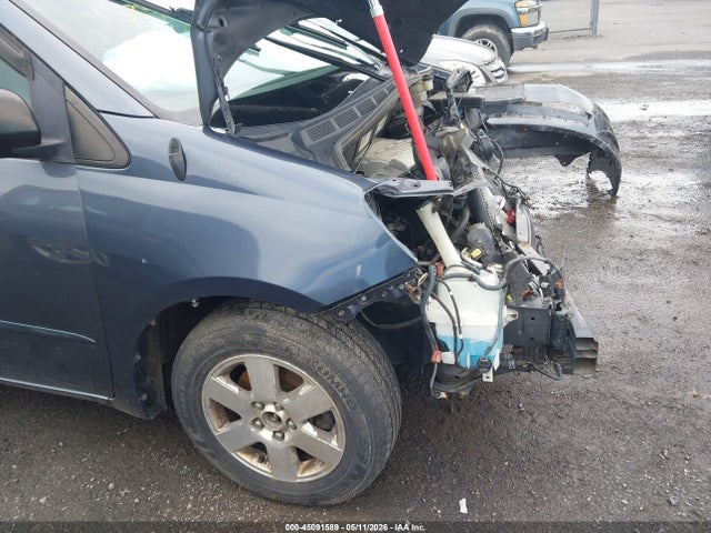 Toyota Sienna Le