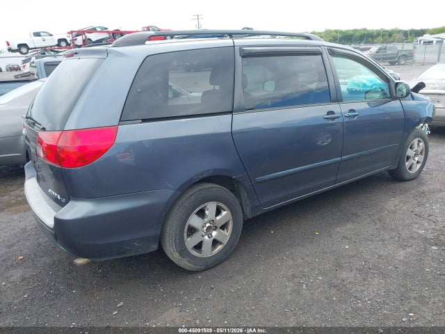 Toyota Sienna Le