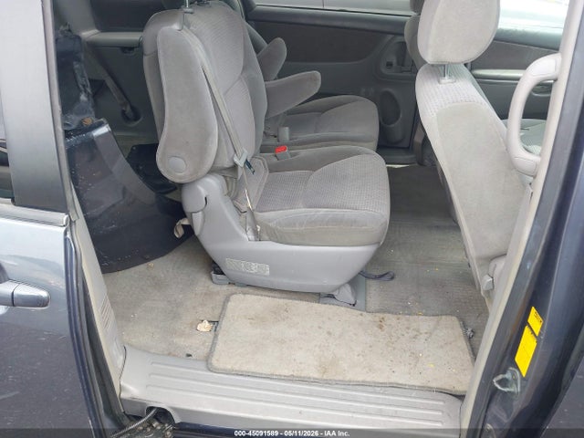 Toyota Sienna Le