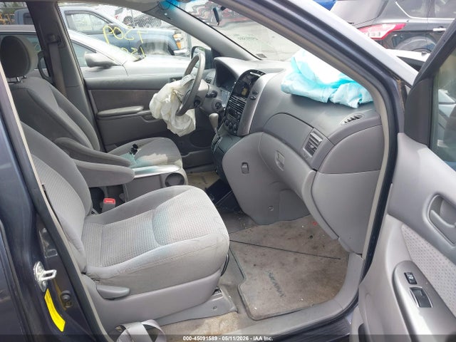 Toyota Sienna Le