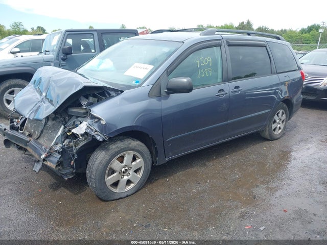 Toyota Sienna Le