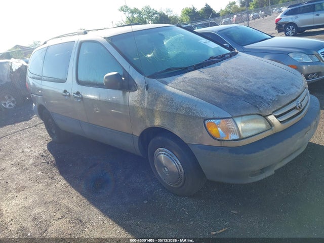 Salvage Toyota Sienna Image