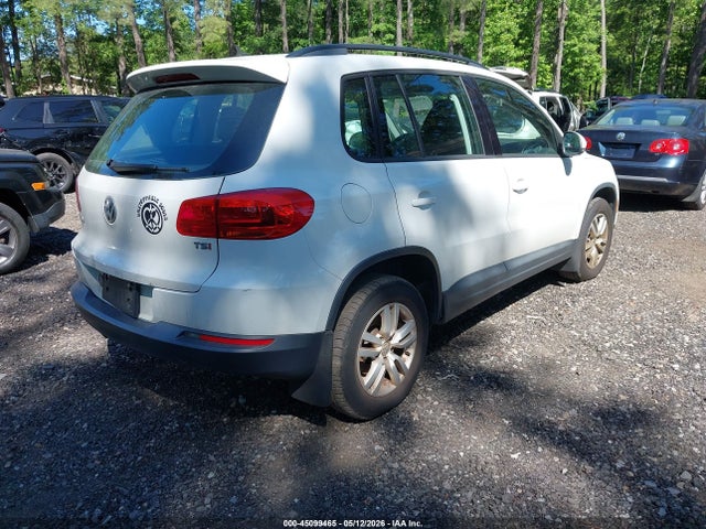 Volkswagen Tiguan S