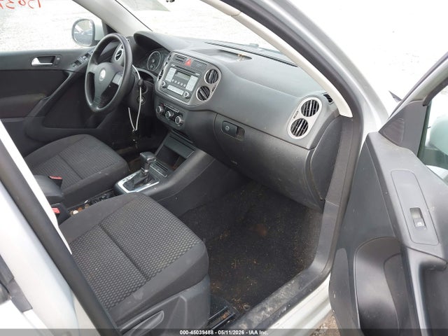 Volkswagen Tiguan S
