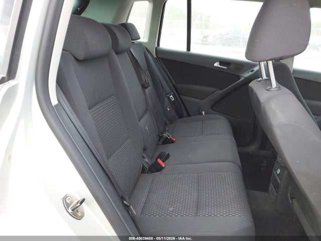 Volkswagen Tiguan S