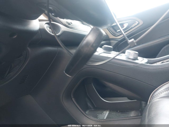 Chrysler 200 C