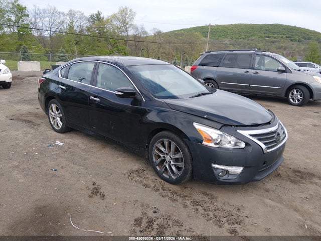 Salvage Nissan Altima Image