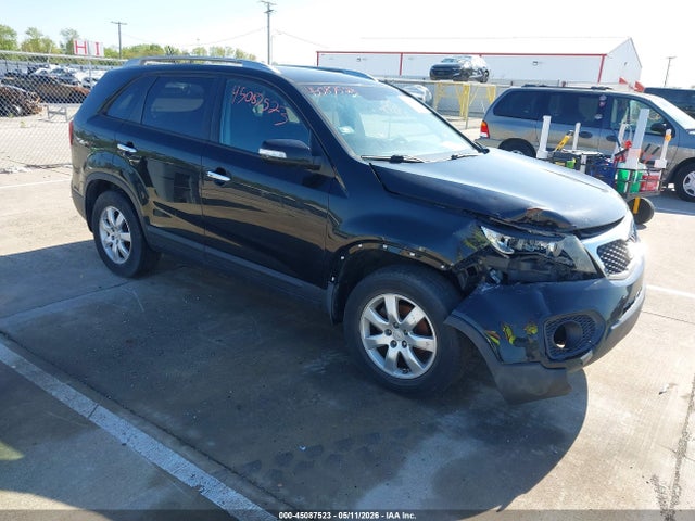 Salvage Kia Sorento Image