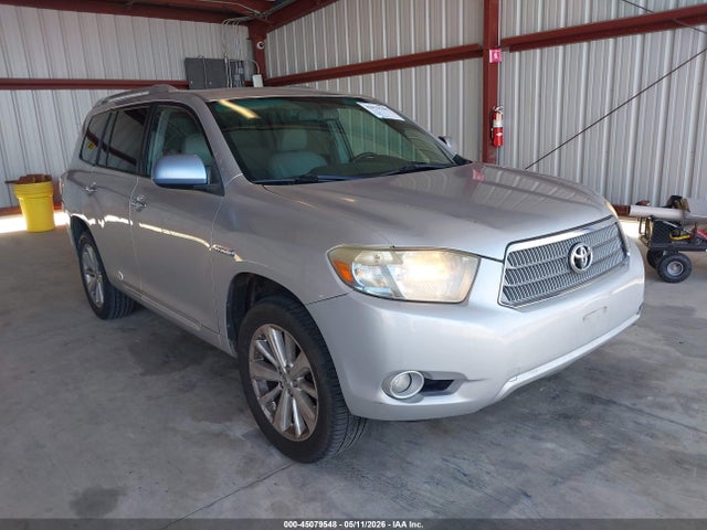 Salvage Toyota Highlander Image