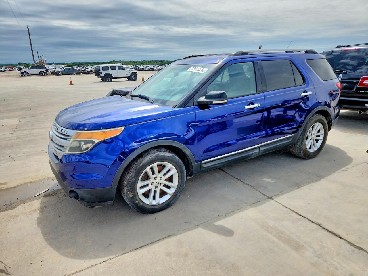 Salvage Ford Explorer Image