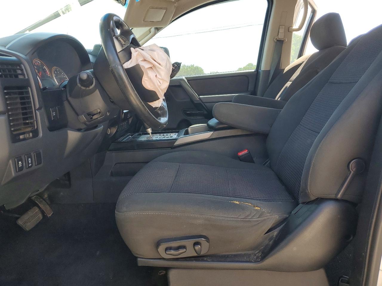 Nissan Titan Sv