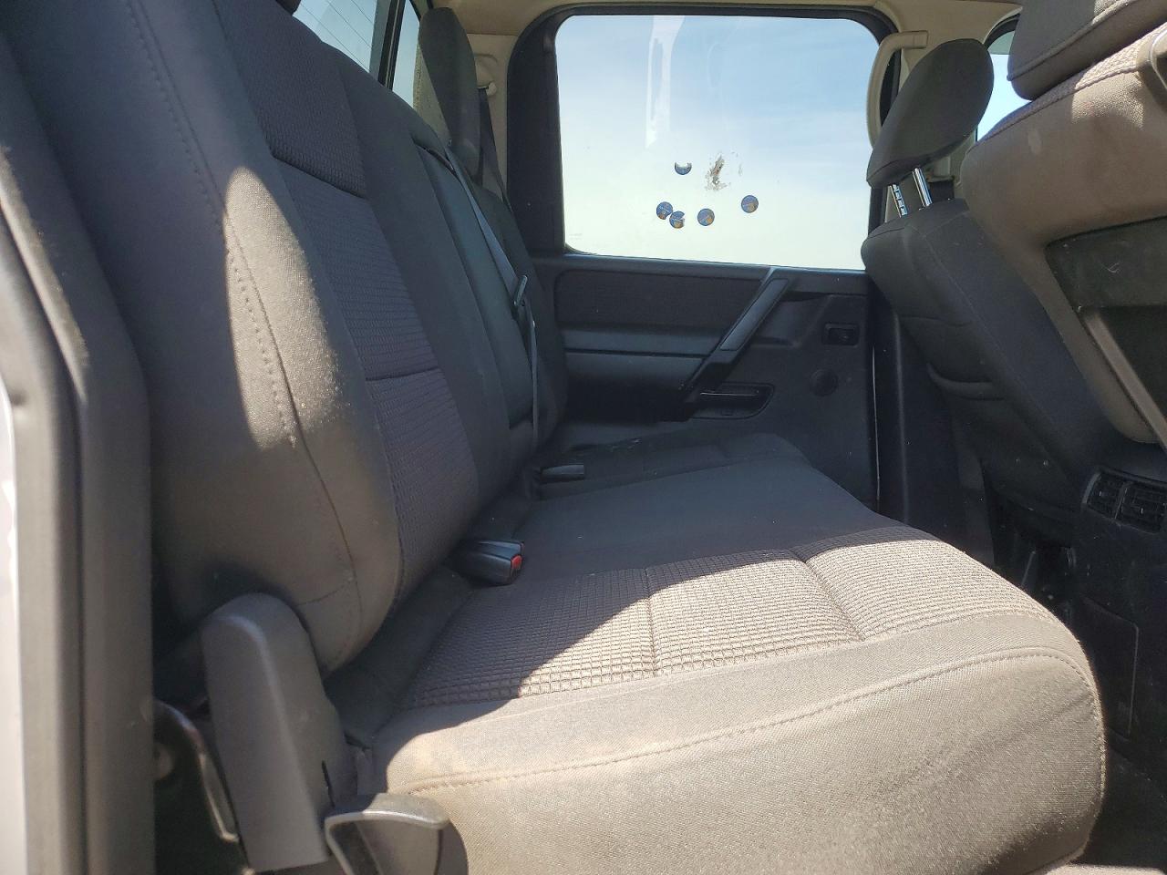 Nissan Titan Sv
