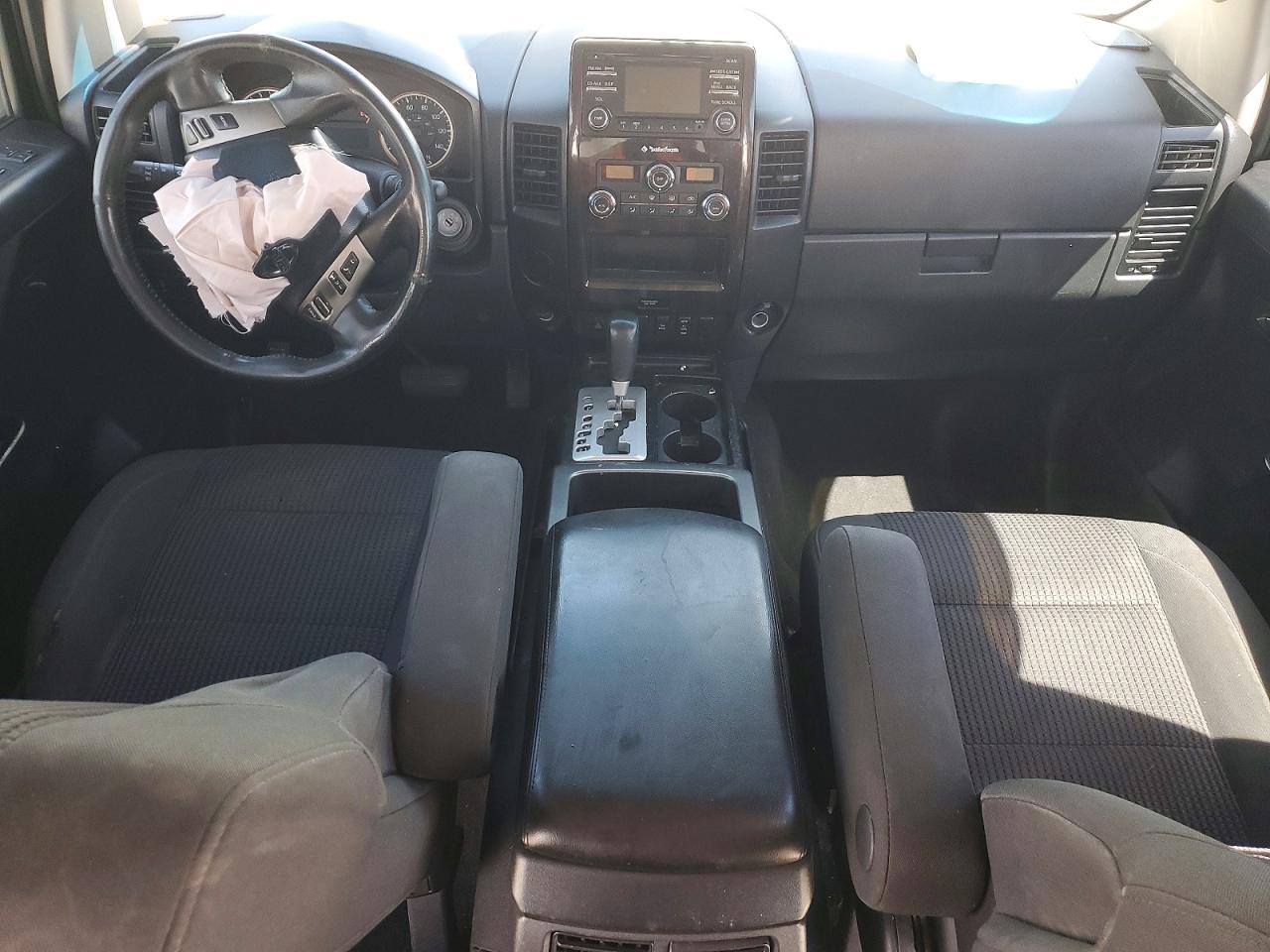 Nissan Titan Sv