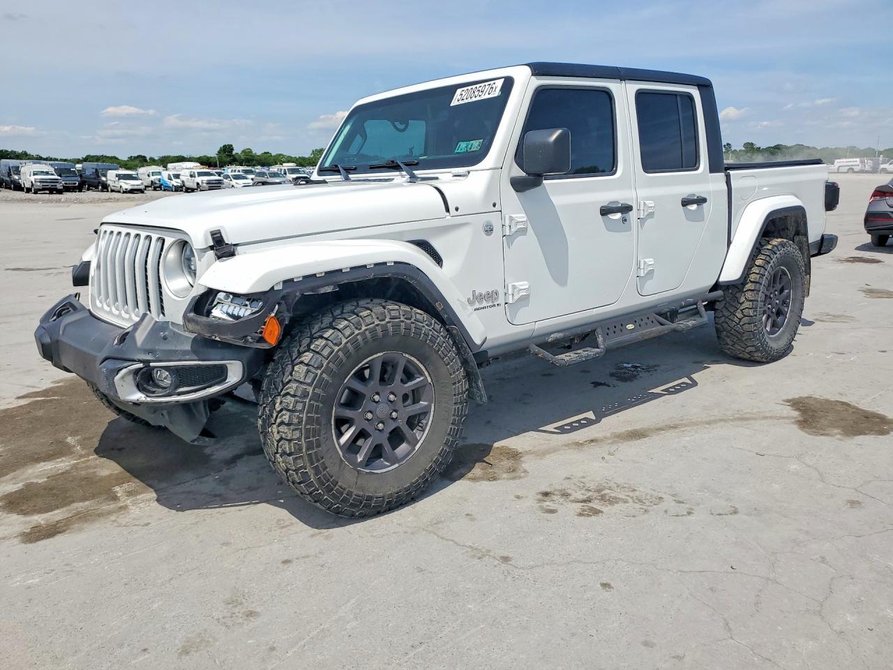 Salvage Jeep Gladiator Image