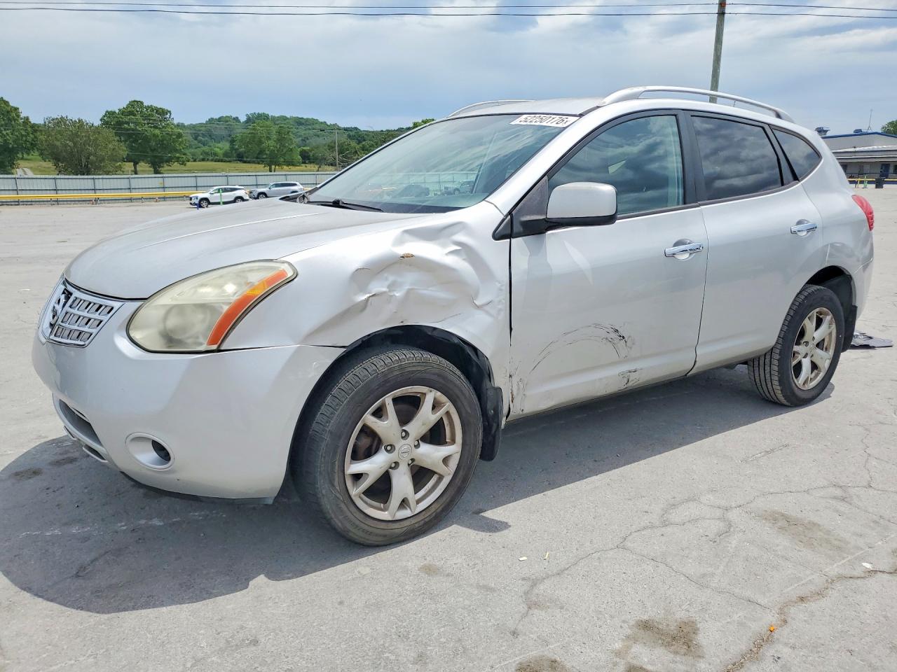 Salvage Nissan Rogue Image
