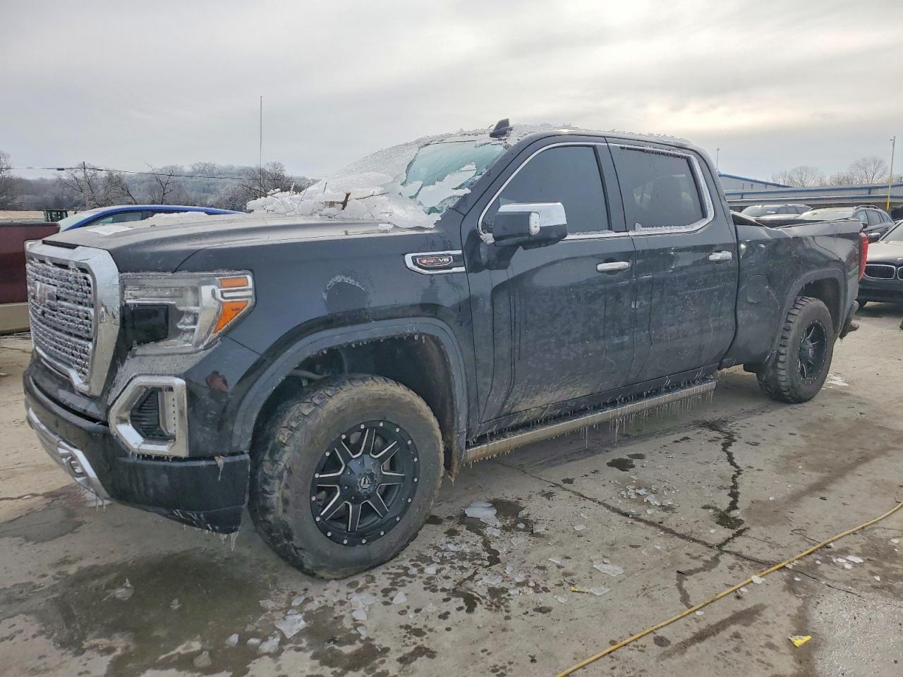 Salvage GMC Sierra Image