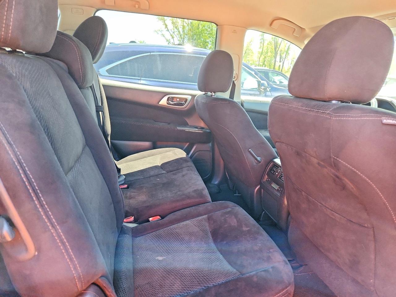 Nissan Pathfinder S