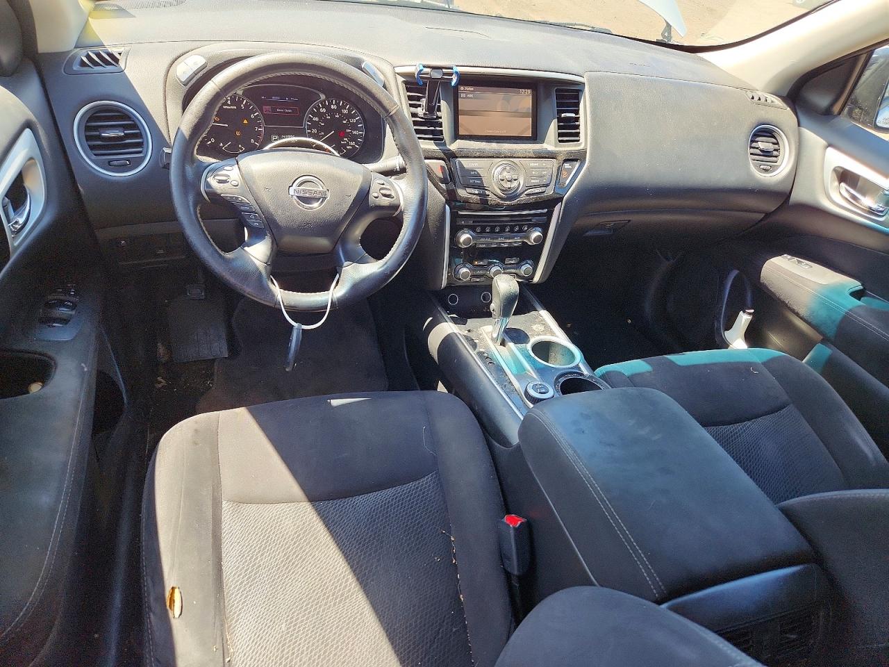 Nissan Pathfinder S