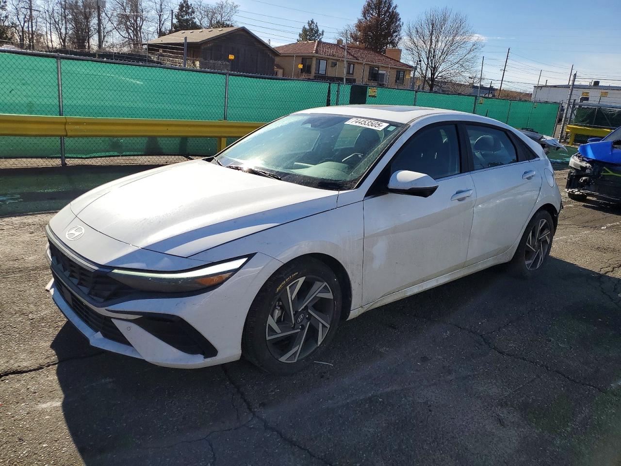 Salvage Hyundai ELANTRA Image