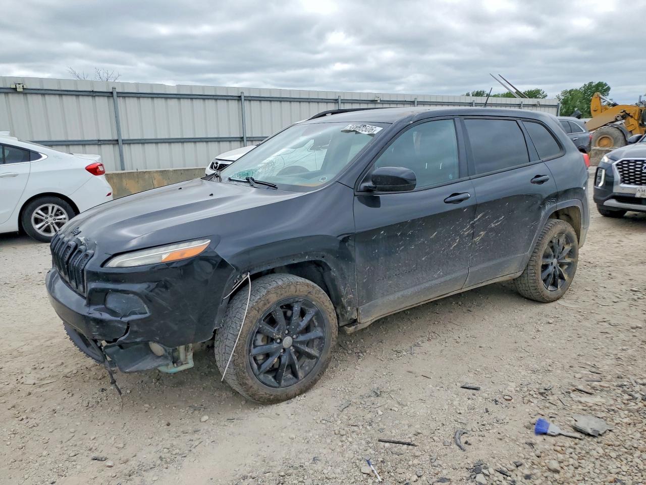 Salvage Jeep Cherokee Image