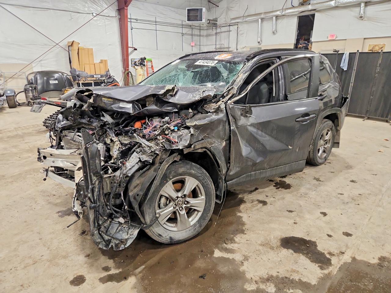 Salvage Toyota RAV4 Image