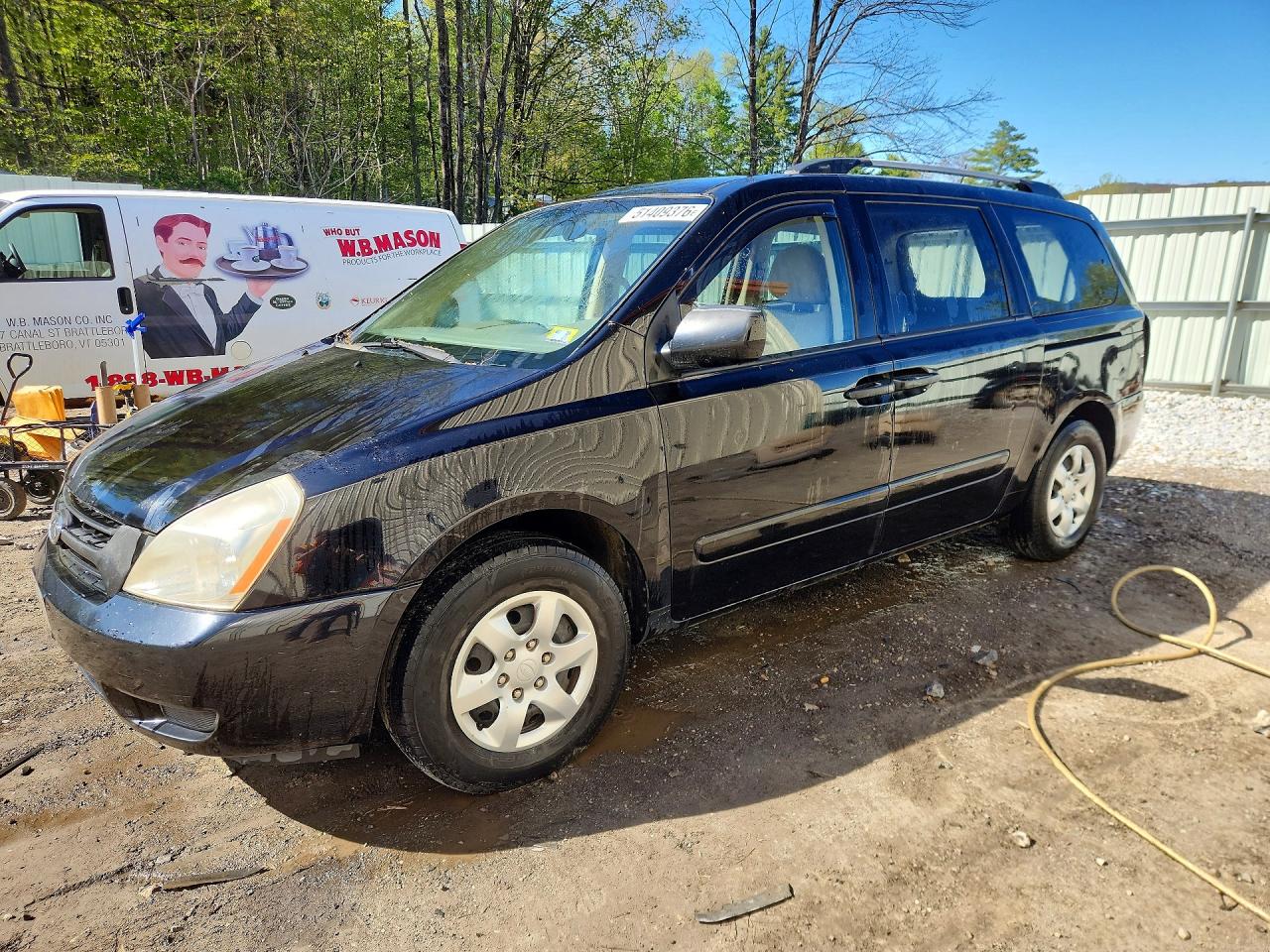 Salvage Kia Sedona Image