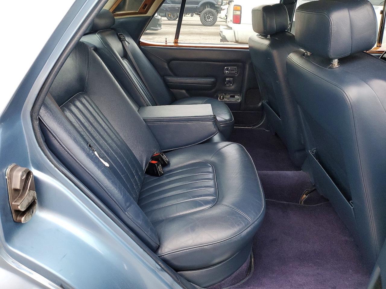 Rolls-Royce Silver Spirit