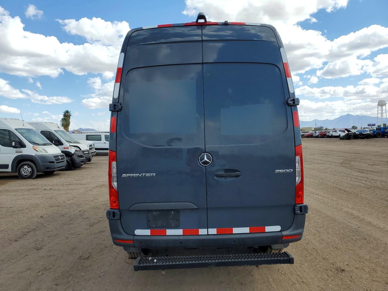 Mercedes-Benz Sprinter 2500