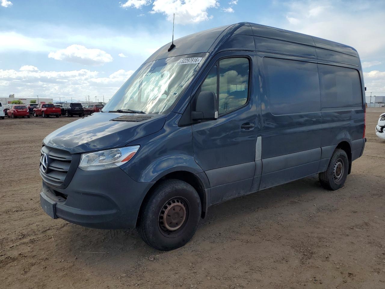 Salvage Mercedes-Benz Sprinter Image