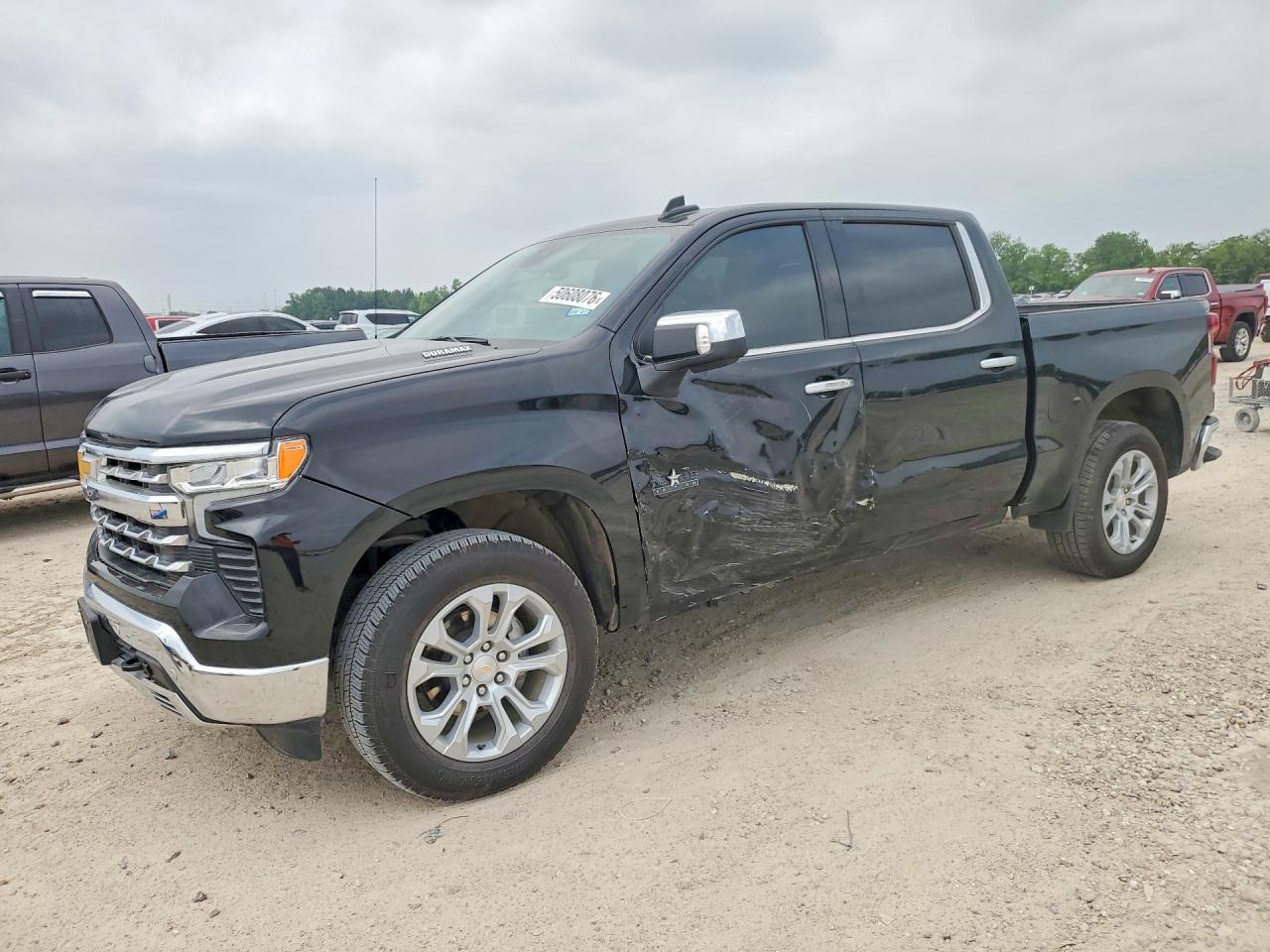 Salvage Chevrolet Silverado Image