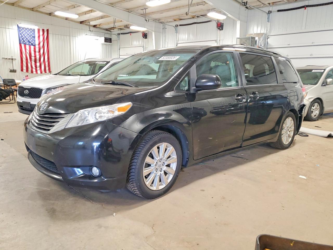 Salvage Toyota Sienna Image